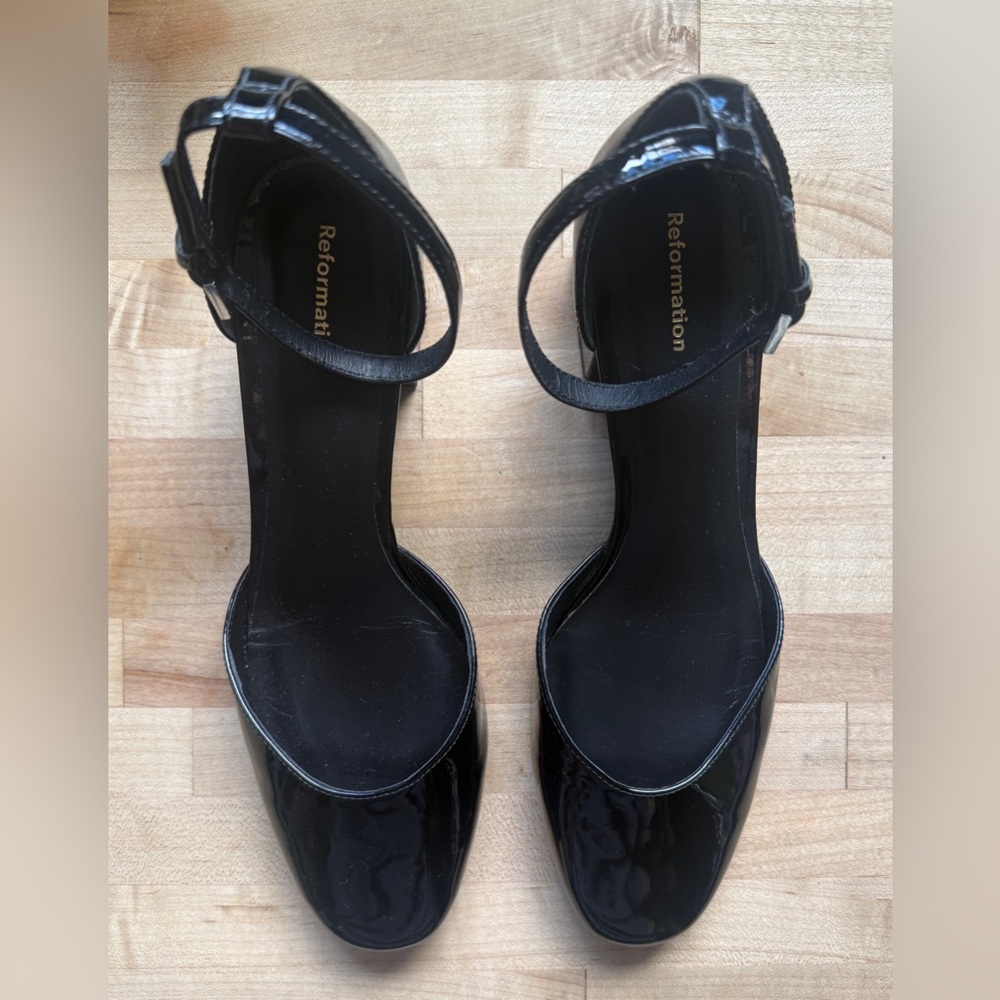 Reformation Mallory Closed Toe Heels - Picture 2 of 7